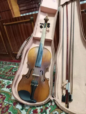Chexoslovakiya ishlab chiqarilgan 3/4 skripka sotiladi, a’lo holatda