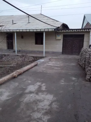 Uy sotiladi. 850 kvatrad 1