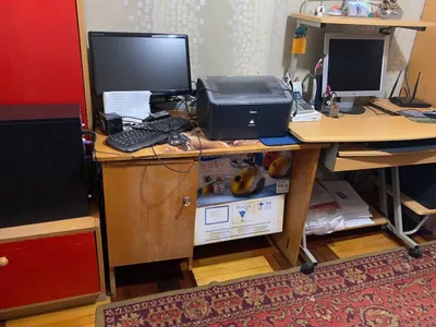 Стол письменный с тумбой. 1