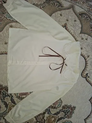 Oq bluzka/ko‘ylak. Narxi kelishiladi