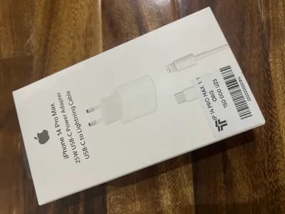 Оригинальное зарядное устройство для iPhone 1