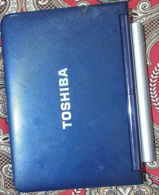 Toshiba netbuki, holati yaxshi 1
