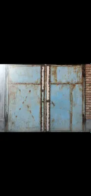 Продаются ворота без рам: первые — 280×275, вторые — 245×320 1