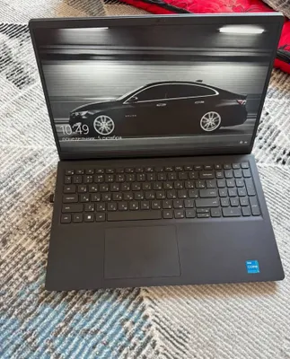 Noutbuk Dell Vostro 3520 / i3-1215U / 8GB / 256GB 1