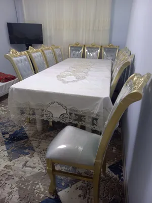 Стол и стулья
