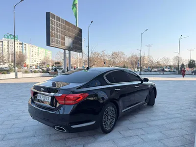 Kia Quoris (premium sedan) 1