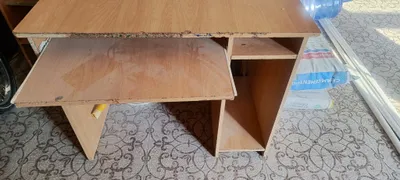 Продаётся компьютерный стол. 1