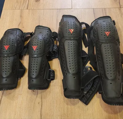 Mototsiklchi yoki velosipedchi uchun Dainese tizza va tirsak himoyalagichlari