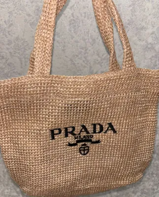 Новая плетеная пляжная сумка Prada (бежевая / соломенная) 1