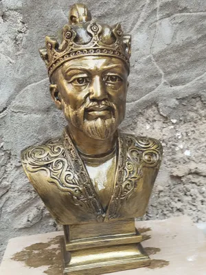 Amir Temur byusti haykali 1