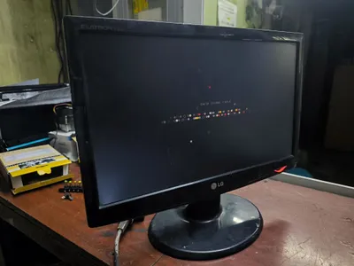 19 дюймли LG ва Samsung мониторлари, симлар тўплами 1