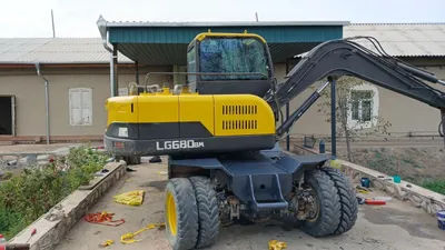 ekskavator LG680 1