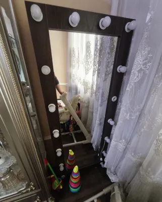 Большое гримерное зеркало с подсветкой на колесиках