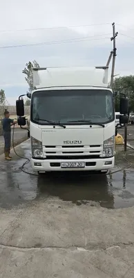 ISUZU NQ90 furgon 1