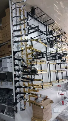 Настенные вешалки для магазинов 1