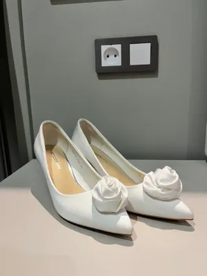 tufli ayollar uchun poshnali razmeri 38 keladi 1