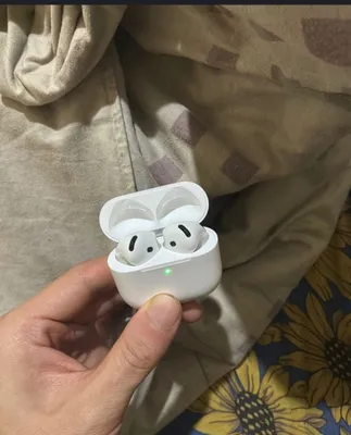AirPods 4 почти новые