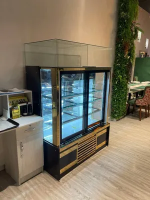 Tort uchun vitrina. 1