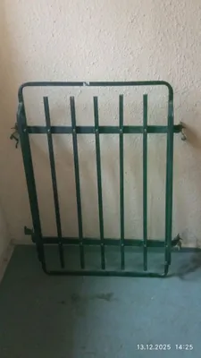 Avtomobil uchun zavodda ishlab chiqarilgan bagajnik