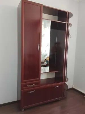 Шкаф с зеркалом. Шкаф в отличном состоянии 1
