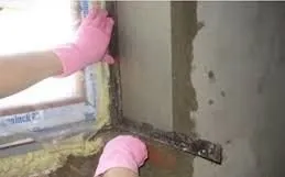 Устанавливаем откосы, делаем стяжку, укладываем камень во дворах и на дорожках 1