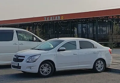 Белый Cobalt с автоматической коробкой передач 1