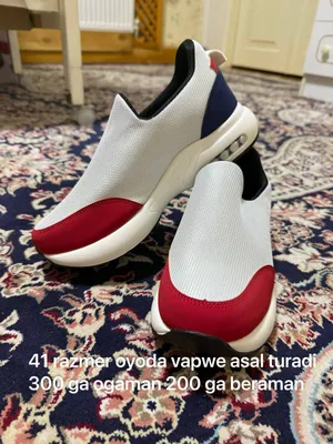 Продаются женские кроссовки, размер 38
