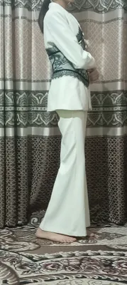oq rangdagi kostyum shim 2
