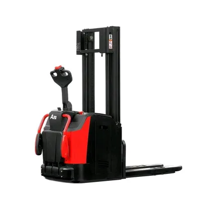 Joja erkakning jinsiy olatini tepasida otirganda eshagini silkitadi. Botinkada onlayn porno