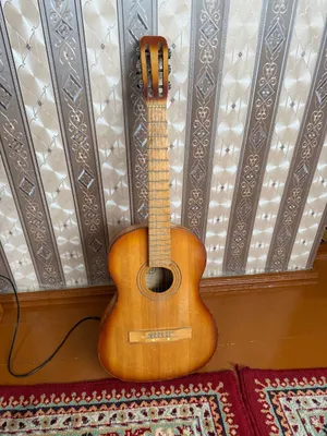 A’lo holatdagi gitara 1