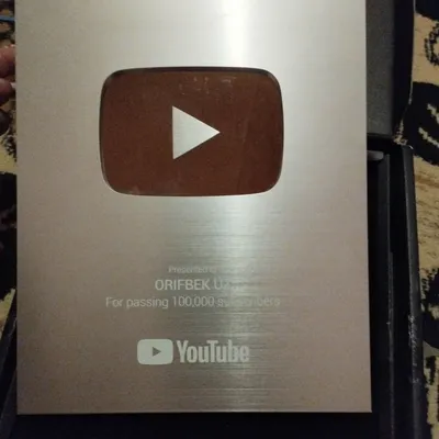 Продаётся кнопка YouTube, серебряная кнопка 1