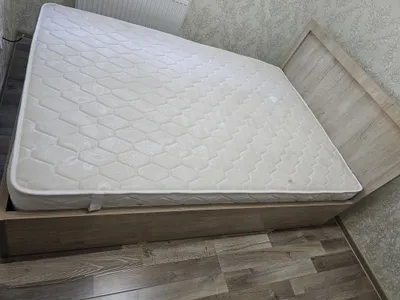 Двуспальной кровати из ЛДСП в комплекте с матрасом