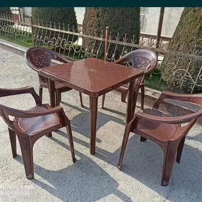 Пластиковый стол и стул 5