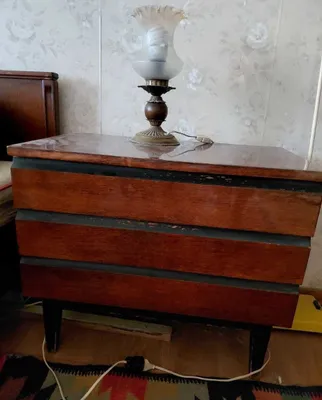 Yotoq yonidagi tumba, komod sotiladi, 2 dona mavjud.