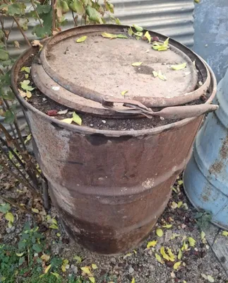 Бочка с остатками мазута и для воды 1