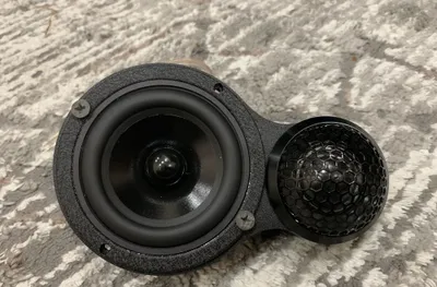 Avtomobil uchun uch komponentli akustika. Ural Warhead. 1