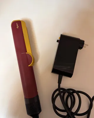dyson air strait Red Velvet/Gold 1