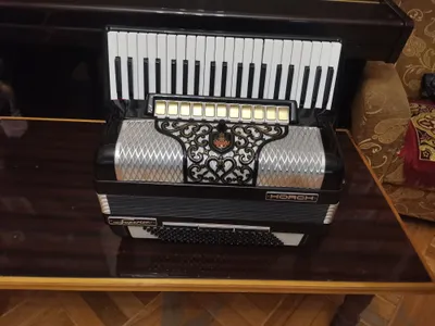 Nemis akkordeoni HORCH sotiladi. 1