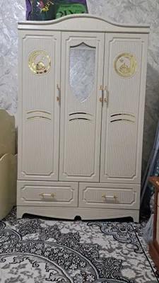 Срочно продаются детский шкаф и кровать 1