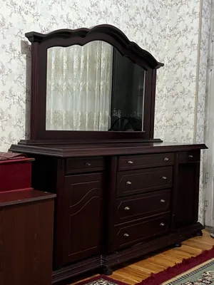 Зеркальный комод в хорошем состоянии 1