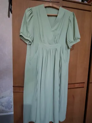 old qismida bog‘ichlari bor ayollar kechki ko‘ylagi