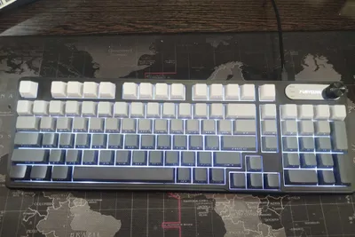 Yoritgichli FURYCUBE IP98-RU klaviaturasi, 1 oy ishlatilgan 1