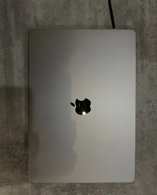 Macbook m2 15,3 93% 1