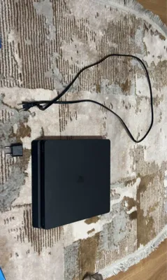 PlayStation 4 продаёться,оригинальная 1