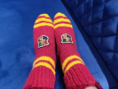 Haqiqiy Garri Potter muxlislari uchun Griffindor to‘qima paypoqlari 1