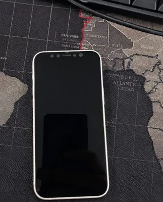 Iphone 12mini sotiladi ochilmagan faqat orqa krishkasi singan 1