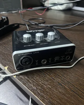 Продаётся звуковая карта Behringer U-Phoria UM2