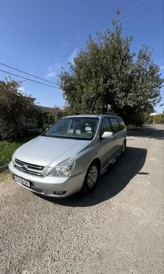 Kia Carnival. 1
