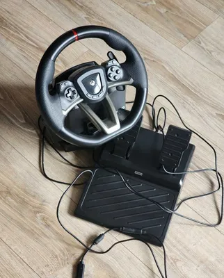 Pedallari bilan Hori Racing Wheel Apex o‘yin ruli