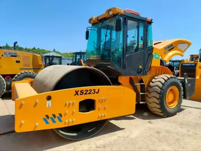 Есть XCMG грузоподъёмностью 20 и 22 тонны 1